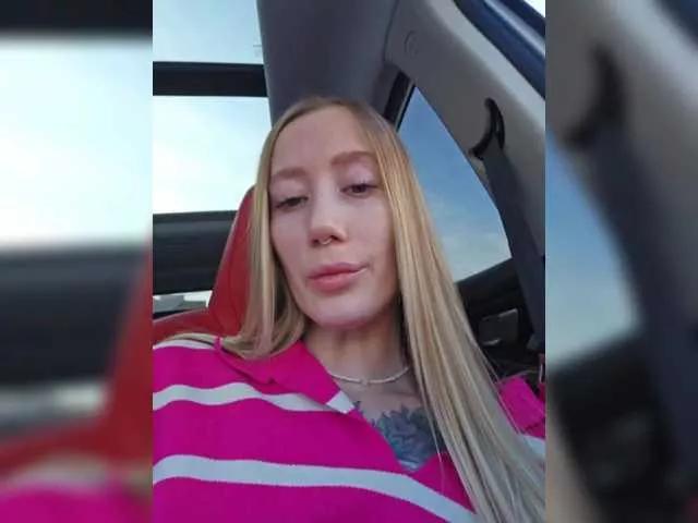 lana-lana03 from BongaCams