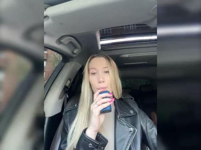 lana-lana03 from BongaCams