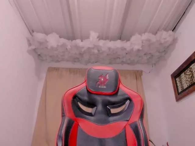 LauuuG from BongaCams