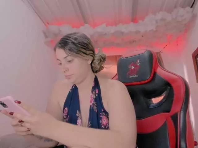 LauuuG from BongaCams