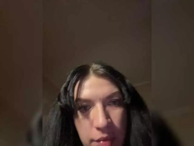 Laylay13 from BongaCams