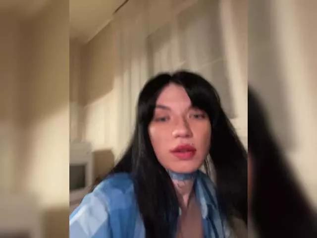 Laylay13 from BongaCams
