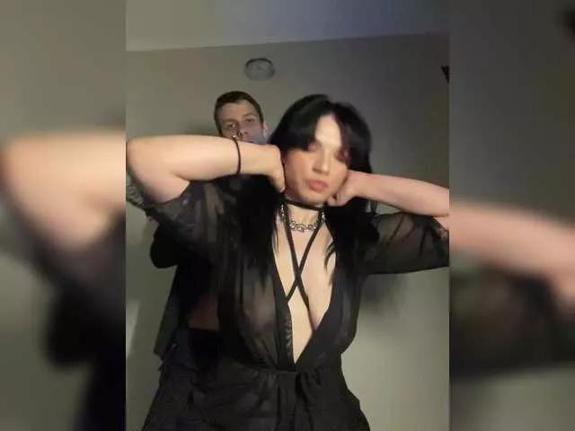 Laylay13 from BongaCams