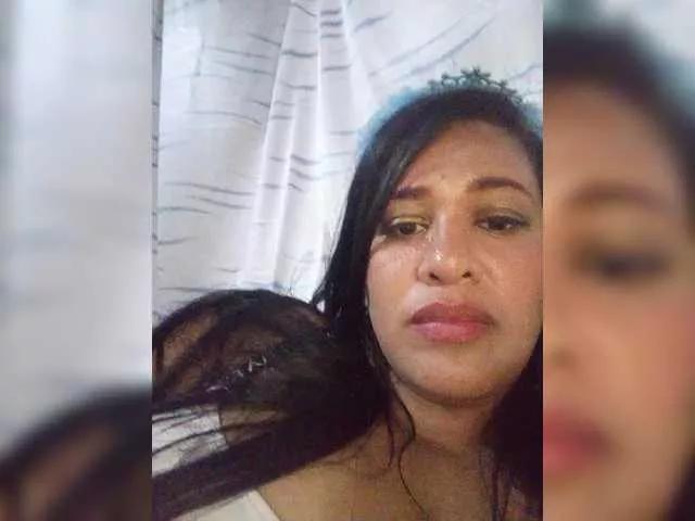 Letty33 from BongaCams