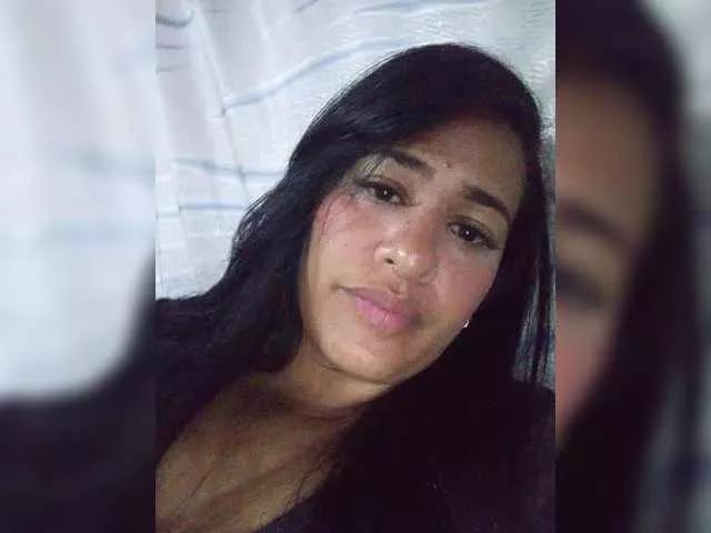 Letty33 from BongaCams