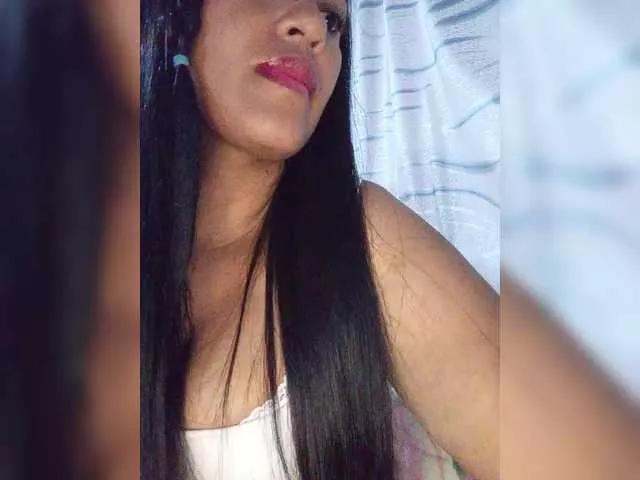 Letty33 from BongaCams