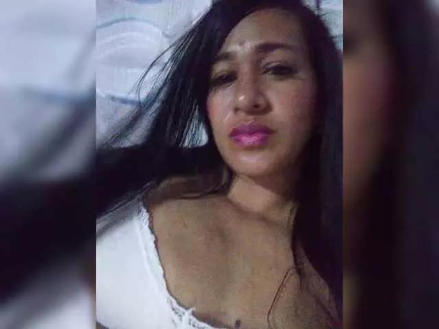 Letty33 from BongaCams