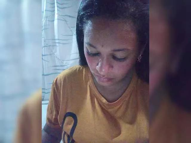 Letty33 from BongaCams