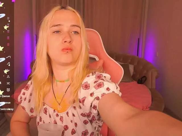 LilElfie from BongaCams