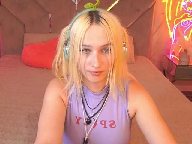 LilElfie from BongaCams