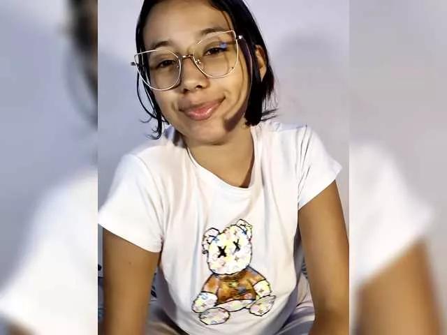 LilyC1 webcams show profile image 