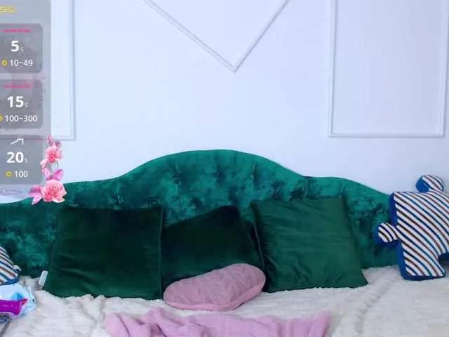 Little-melodyy from BongaCams