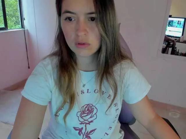 littleDanni from BongaCams