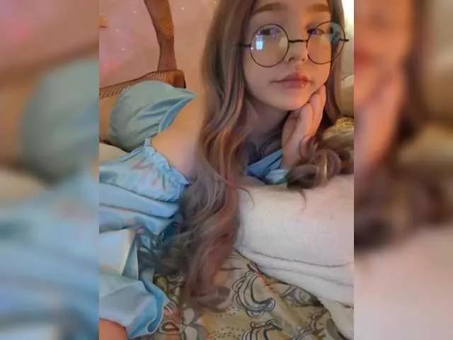 LittleDelora from BongaCams