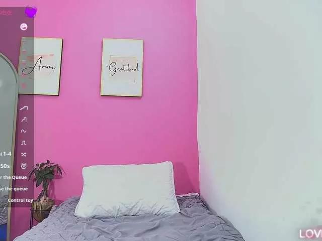 littleebonymommy from BongaCams