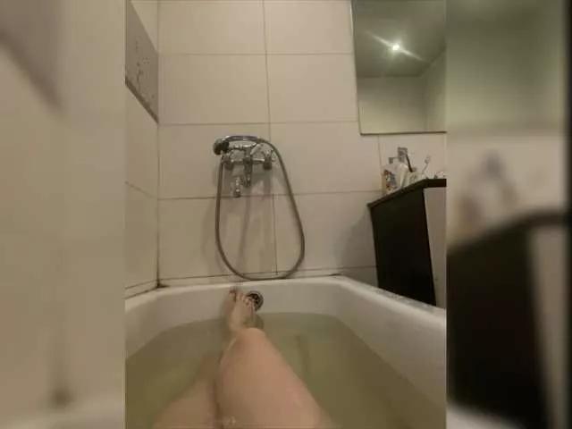 LittlePie from BongaCams