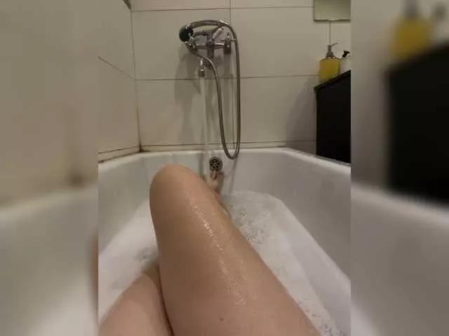 LittlePie from BongaCams