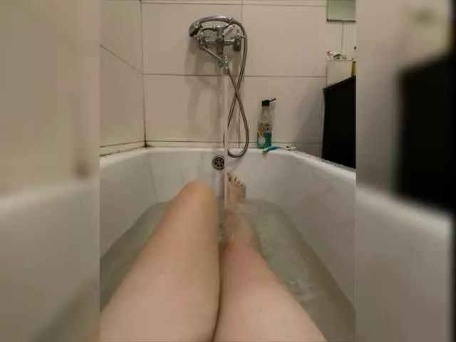 LittlePie from BongaCams