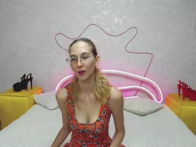 LizzieBrait webcams show profile image 