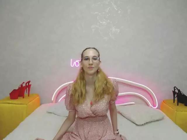 LizzieBrait from BongaCams