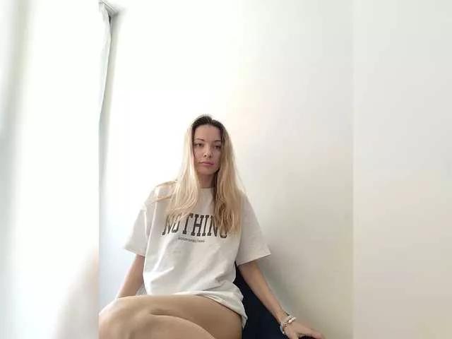Lola3000 from BongaCams
