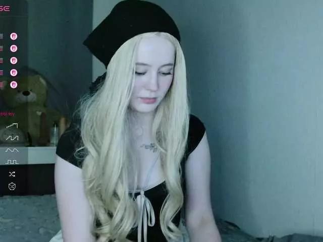 LolaMin from BongaCams