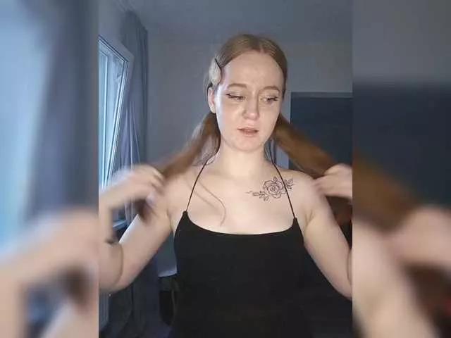 LolaMin from BongaCams