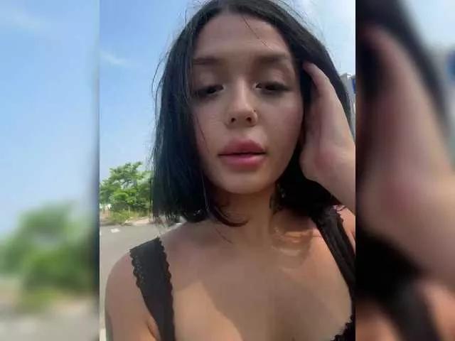 LollyDoll from BongaCams