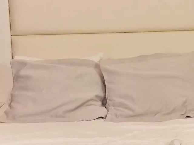 LollyShine from BongaCams