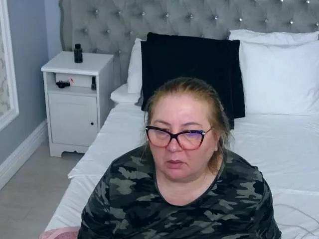 MadameLeona from BongaCams