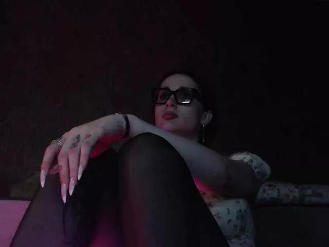 madamss12 from BongaCams