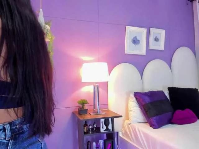 Maddy-Norton from BongaCams