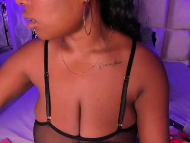 Malaika from BongaCams