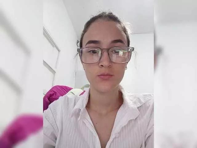 Mariam-Arango webcams show profile image 