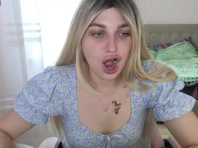 MellicaX from BongaCams