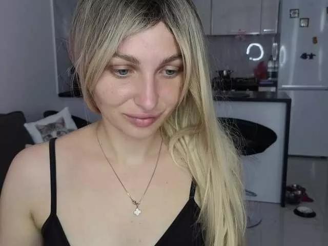 MellicaX from BongaCams