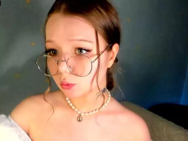 MelMooon from BongaCams