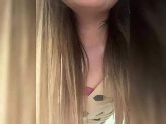 MelMooon from BongaCams