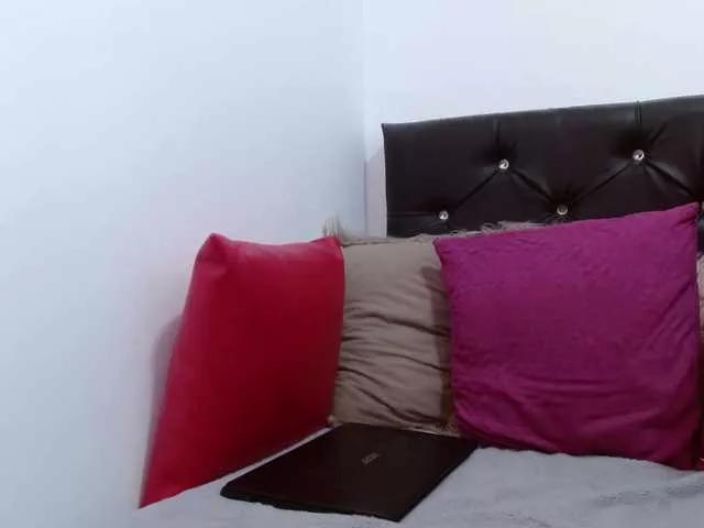 MiaaDavis from BongaCams