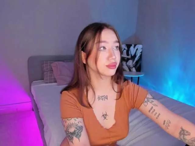 MinnieWest from BongaCams