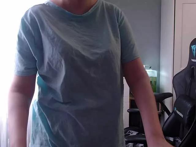 missInari from BongaCams