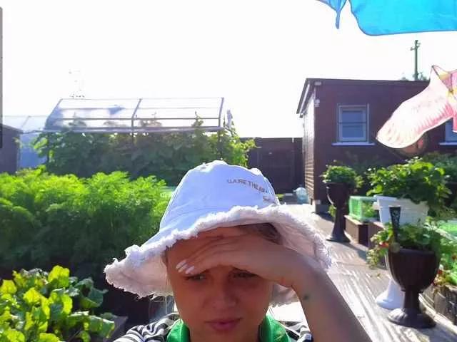 misss-vikki from BongaCams