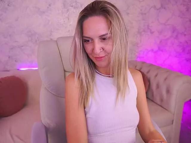 MollyWild from BongaCams