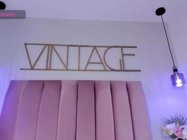 Niki-White from BongaCams