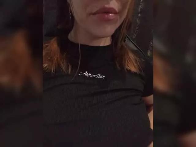 Niki233221 from BongaCams