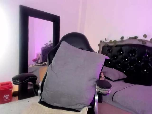 Nikkenyx from BongaCams