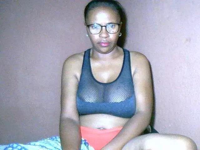 Nirinah2710 from BongaCams