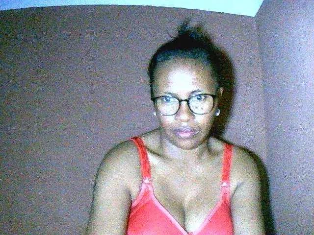 Nirinah2710 from BongaCams