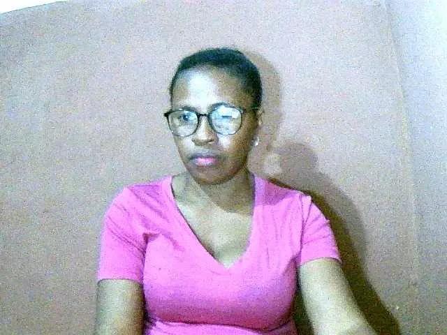 Nirinah2710 from BongaCams
