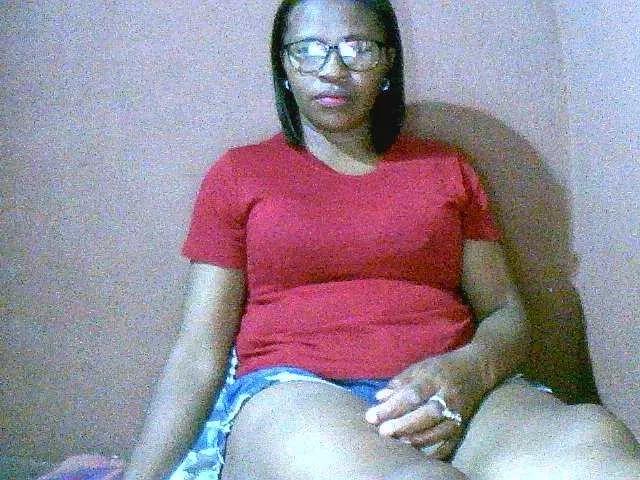 Nirinah2710 from BongaCams